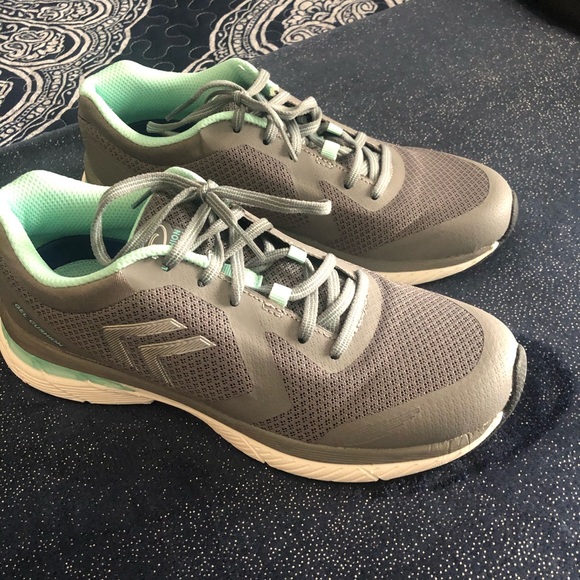Skechers grey woman’s sneaker   7 1/2 Gel Cushion - Picture 9 of 10